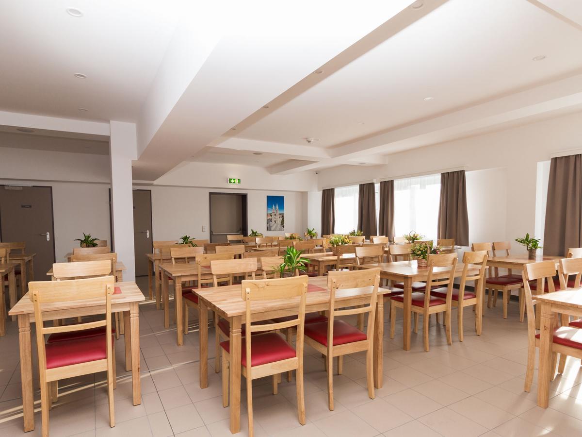 Winbudget "Bed&Breakfast" Wiener Neustadt Exterior foto