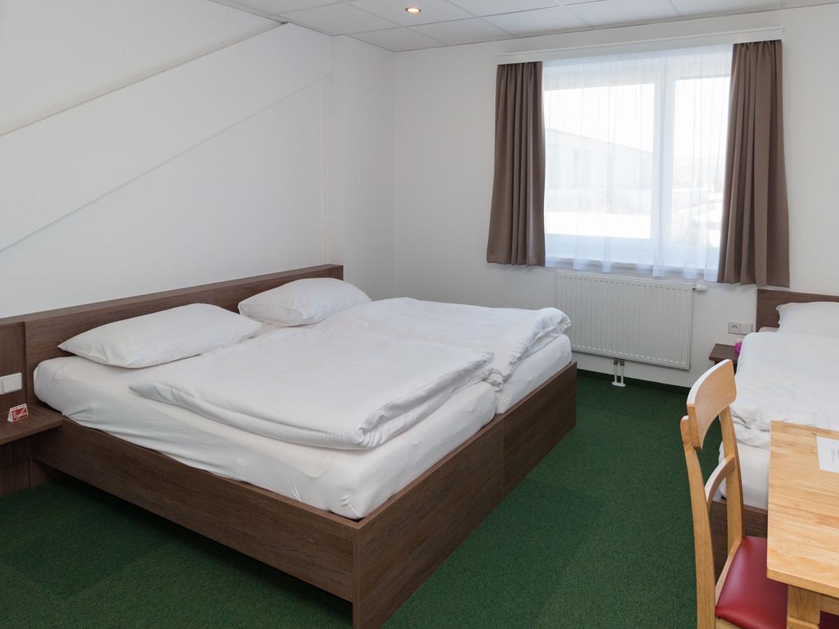 Winbudget "Bed&Breakfast" Wiener Neustadt Exterior foto