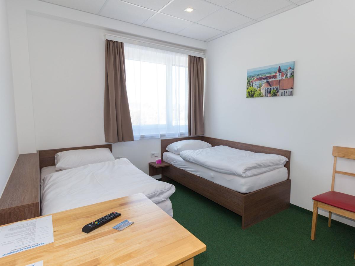 Winbudget "Bed&Breakfast" Wiener Neustadt Exterior foto