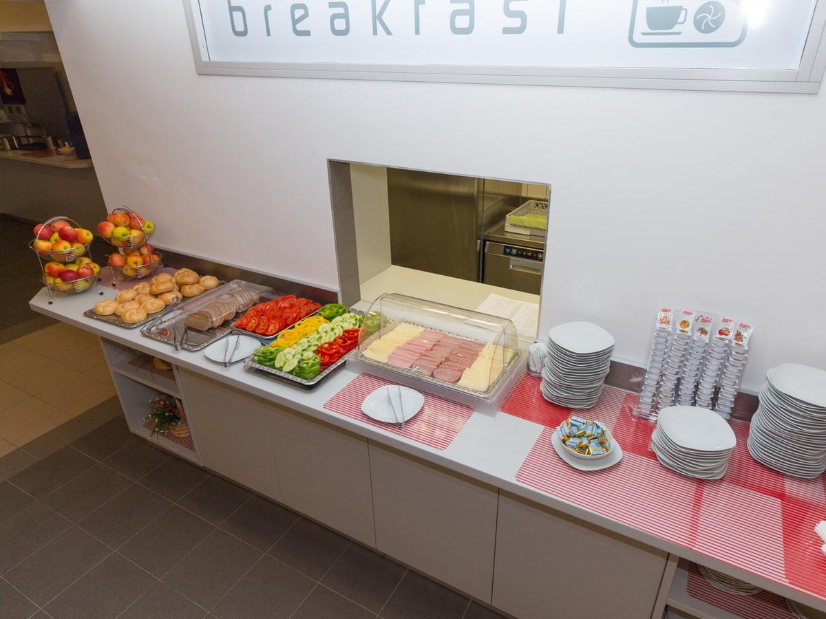 Winbudget "Bed&Breakfast" Wiener Neustadt Exterior foto