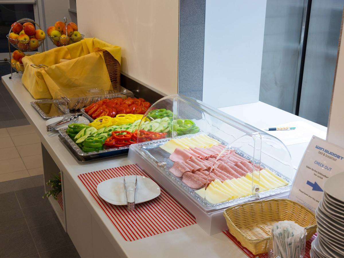 Winbudget "Bed&Breakfast" Wiener Neustadt Exterior foto