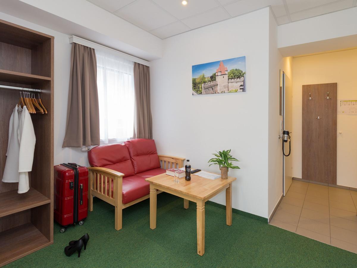 Winbudget "Bed&Breakfast" Wiener Neustadt Exterior foto