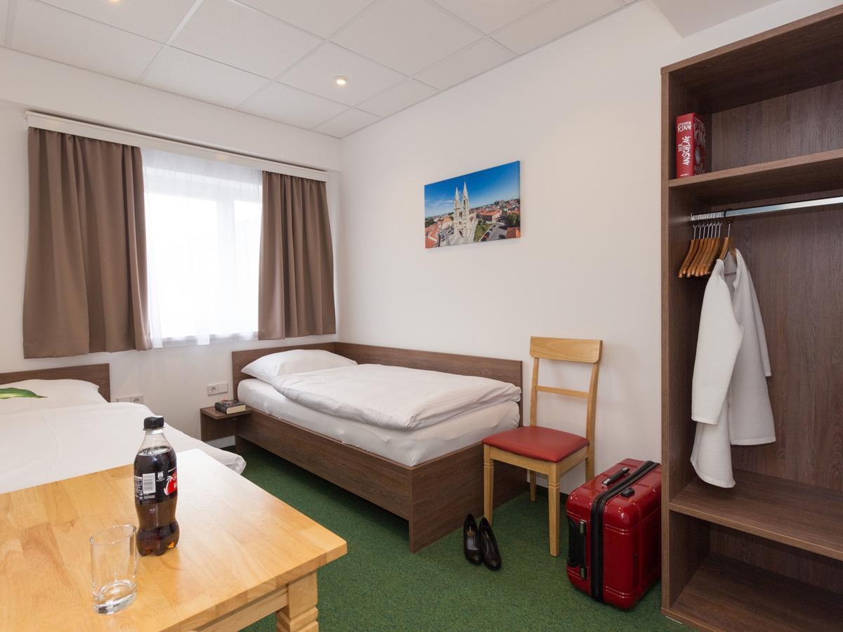 Winbudget "Bed&Breakfast" Wiener Neustadt Exterior foto