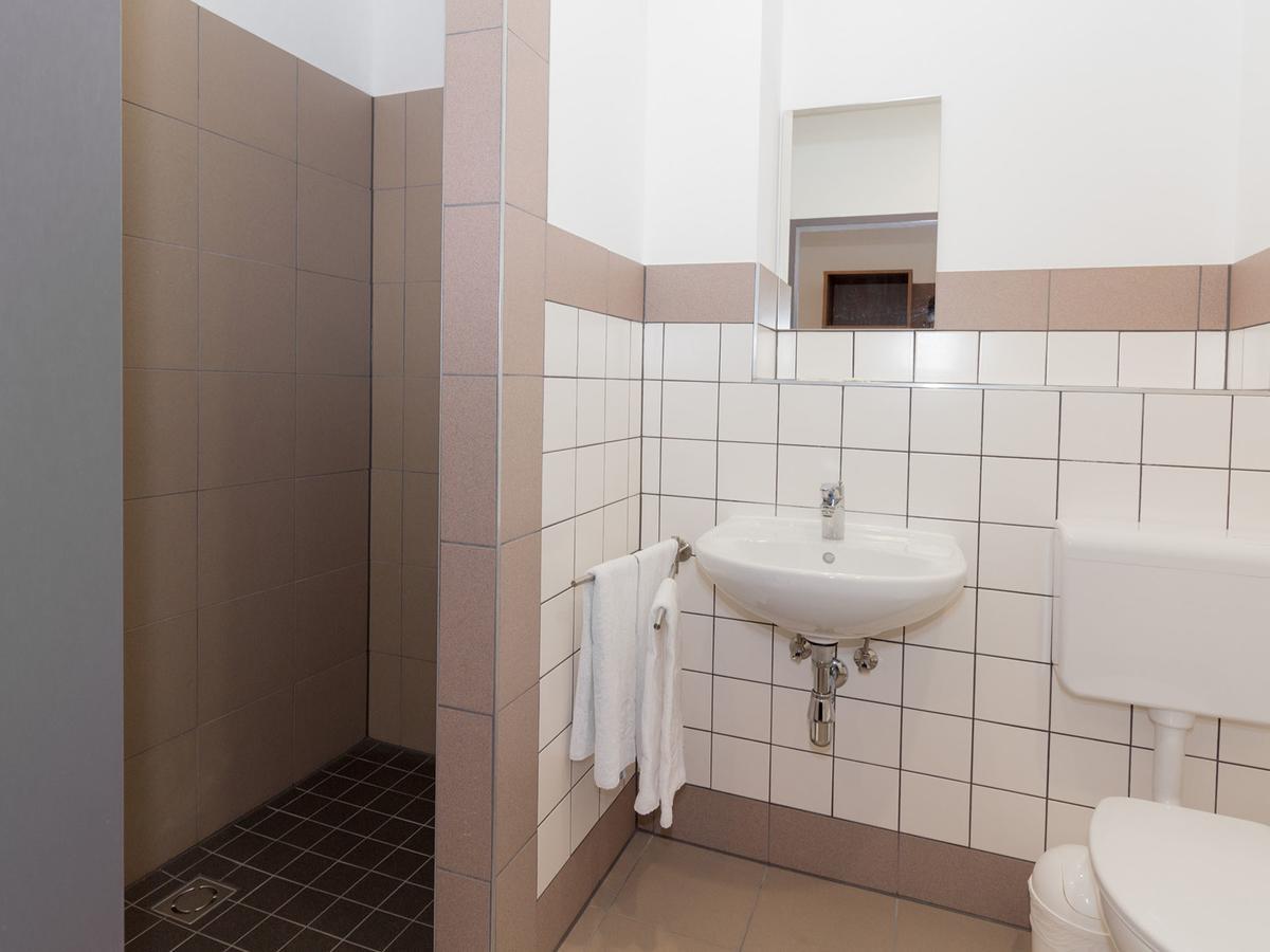 Winbudget "Bed&Breakfast" Wiener Neustadt Exterior foto