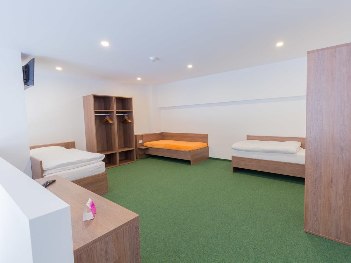 Winbudget "Bed&Breakfast" Wiener Neustadt Exterior foto