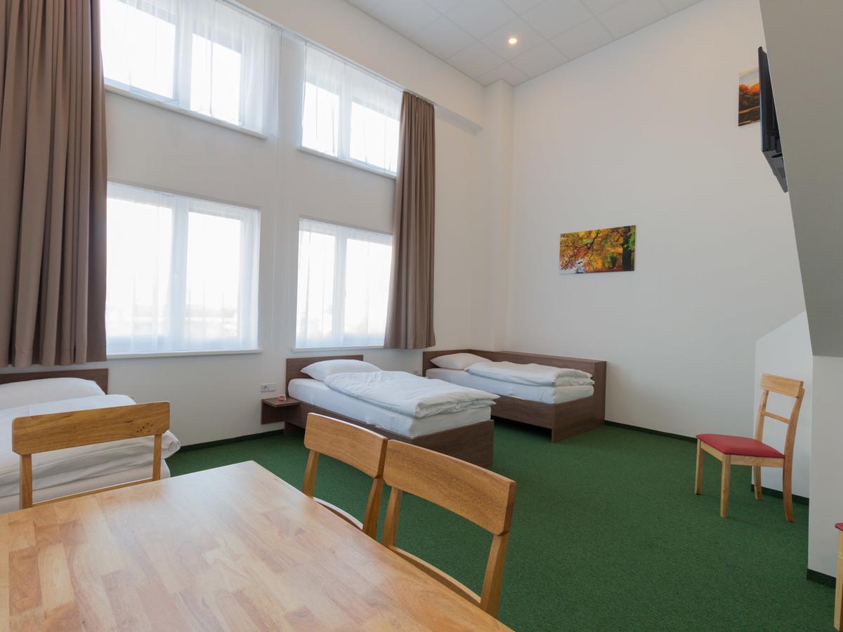 Winbudget "Bed&Breakfast" Wiener Neustadt Exterior foto