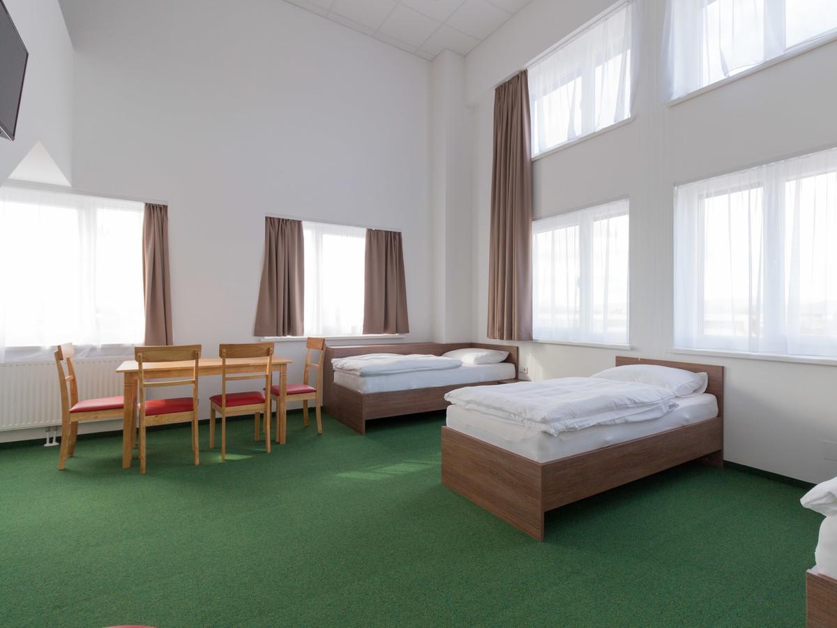 Winbudget "Bed&Breakfast" Wiener Neustadt Exterior foto